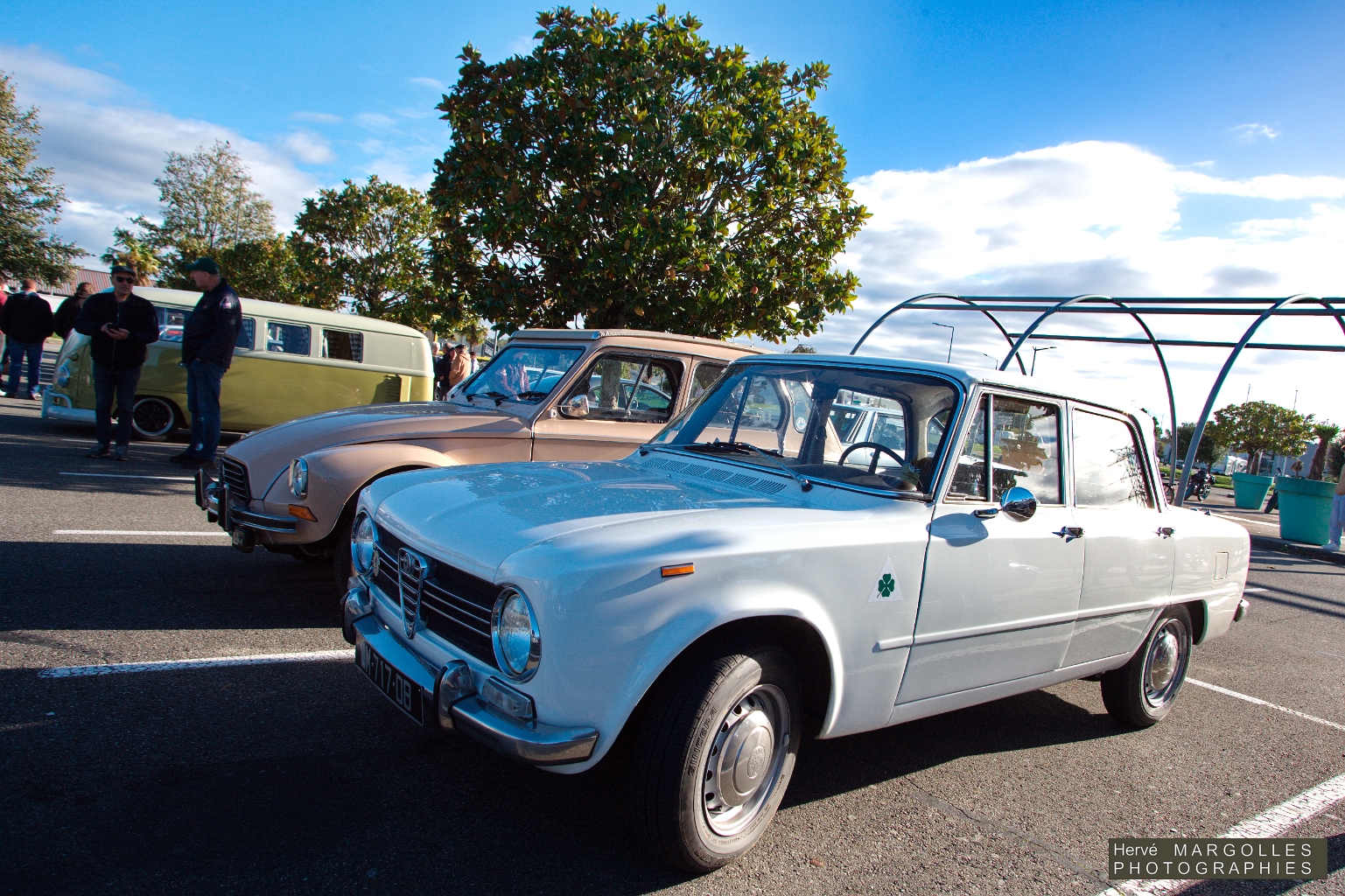 Alfa Romeo Giulia 1300 Ti-01.jpg